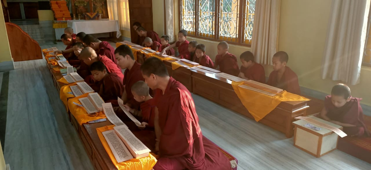 Sagadawa Kagyur and Tengyuer Reciting ས་ག་ཟླ་བ། རྒྱལ་བའི་བཀའ་འགྱུར་རིན་པོ་ཆེ་དང་བསྟན་འགྱུར་དག་སྒྲོགས།