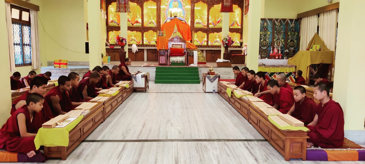 Bhum Poe Chunye Recitation Prayer    ཆོས་འཁོར་དུས་ཆེན་ཉིན་ལ་འབུམ་རྒྱས་འབྲིང་བསྡུས་གསུམ་དག་སྒྲོགས།